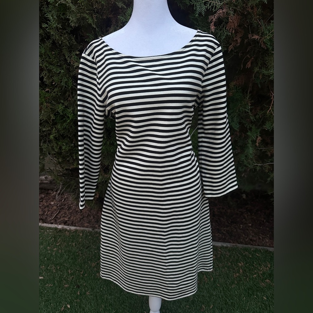 NWT Women’s Old Navy Black and White Striped Long Sleeve Dress size L